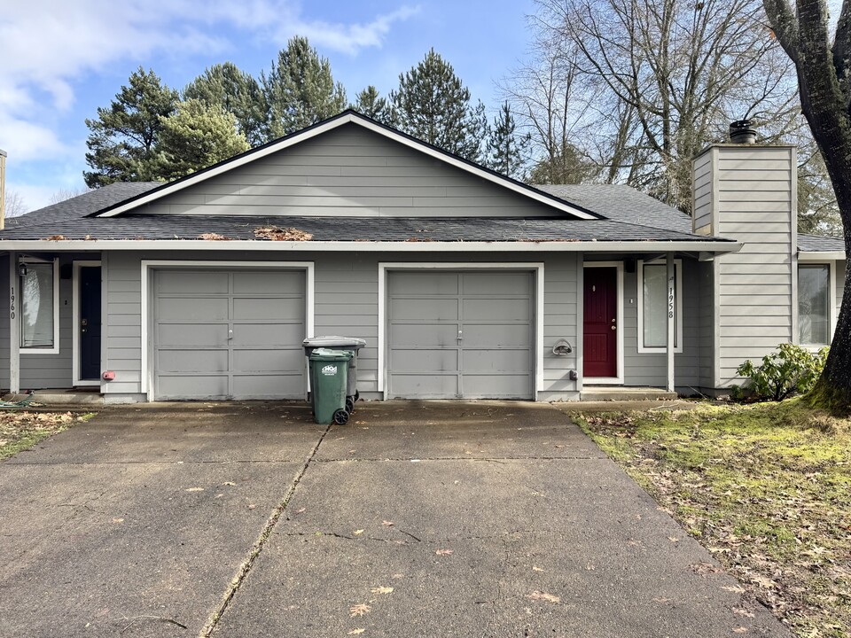 1958 NE Darby St in Hillsboro, OR - Building Photo