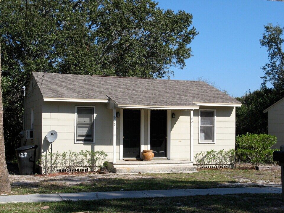 626 Woodlawn St, Unit 626 in Clearwater, FL - Building Photo