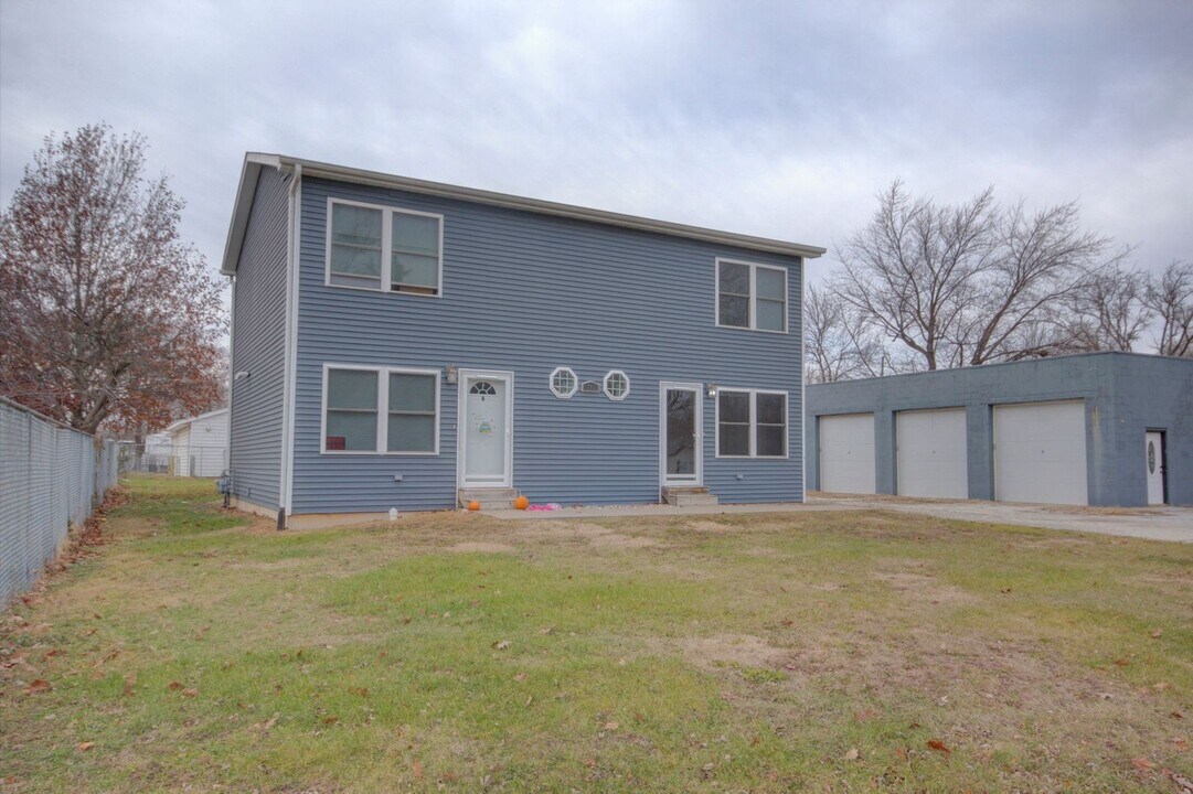 713 7th St in Colona, IL - Building Photo