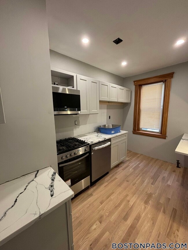 99 Hancock St, Unit 2 in Cambridge, MA - Foto de edificio - Building Photo