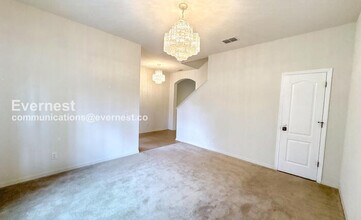 10625 Pictorial Park Dr in Tampa, FL - Foto de edificio - Building Photo