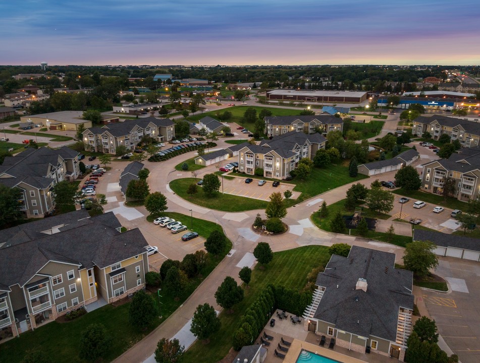 Alexis at Perry Pointe in Davenport, IA - Building Photo