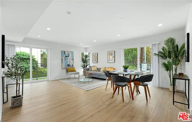 property at 5405 Hermitage Ave
