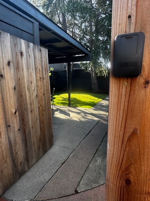 9850 Springfield St in Oakland, CA - Foto de edificio - Building Photo