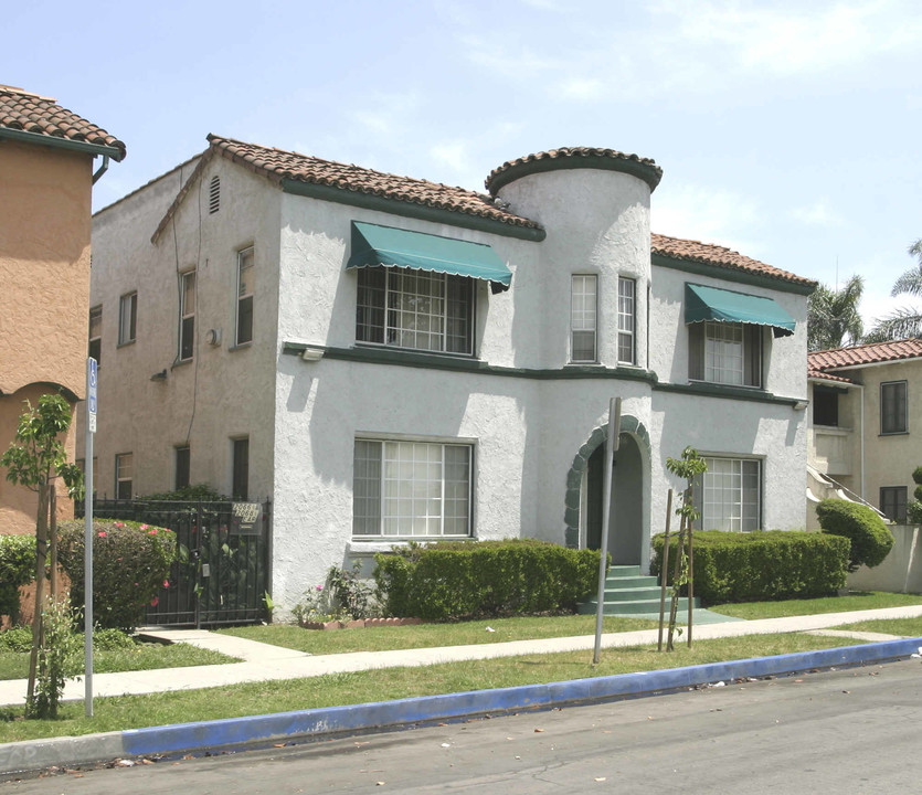 2056 Chestnut Ave in Long Beach, CA - Foto de edificio