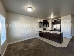 1638 N Venetian Way in Saratoga Springs, UT - Building Photo - Building Photo