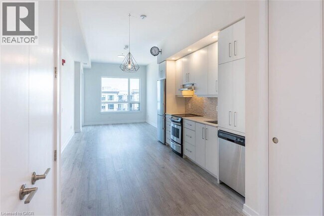 40 Esplanade Ln in Grimsby, ON - Building Photo - Building Photo