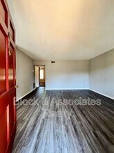 3826 Country Club Rd in Winston-Salem, NC - Foto de edificio - Building Photo