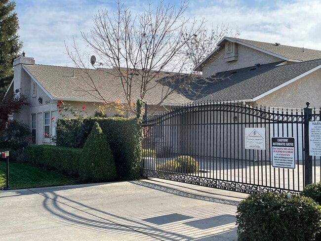 1237 W Spruce Ave, Unit 1237 in Fresno, CA - Foto de edificio - Building Photo