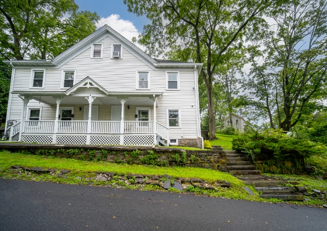 4 Underwood St in Saugerties, NY - Building Photo - Building Photo