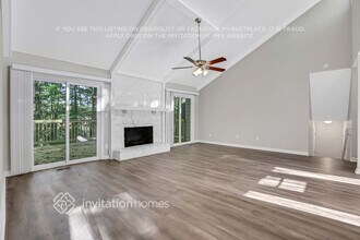 5001 Post Rd Pass in Stone Mountain, GA - Foto de edificio - Building Photo