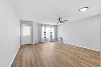 9110 Roquefort in San Antonio, TX - Foto de edificio - Building Photo