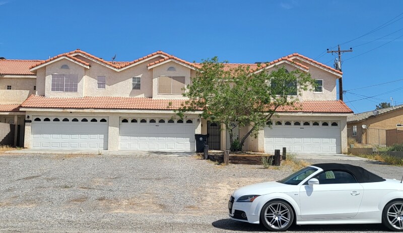 1032 Bourbon St in Pahrump, NV - Building Photo