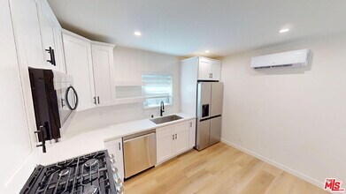 1305 Waterloo St in Los Angeles, CA - Building Photo - Building Photo