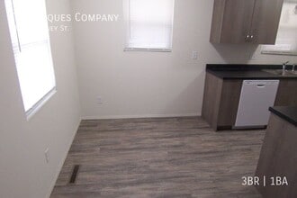 3102 W Hovey St in Springfield, MO - Building Photo - Building Photo