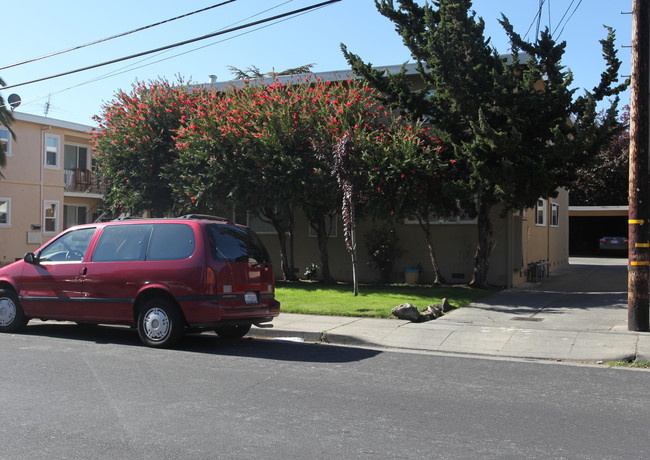 1560 Regent St in Redwood City, CA - Building Photo - Building Photo