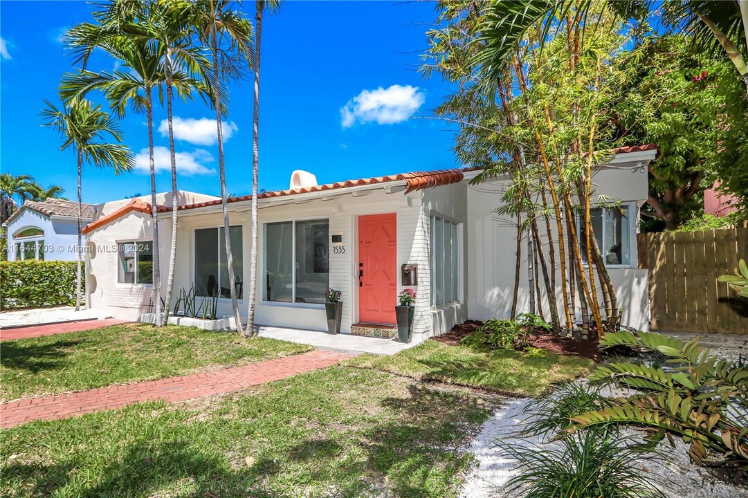 1535 Bay Dr in Miami Beach, FL - Building Photo