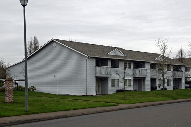 Heather Glen Apartments in McMinnville, OR - Building Photo - Building Photo