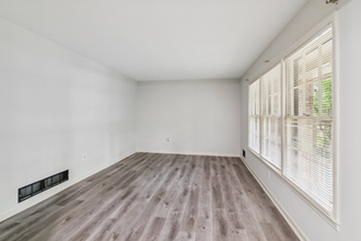 2600 Lantern Ln in College Park, GA - Building Photo - Building Photo