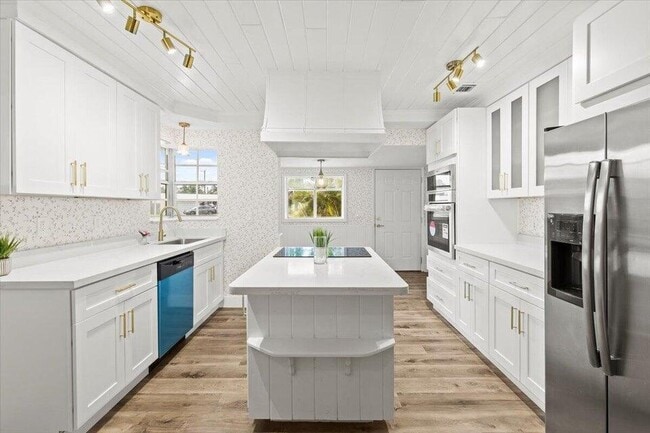 379 Garden Blvd in Palm Beach Gardens, FL - Building Photo - Building Photo