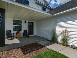 15651 Fairfield Dr in Apple Valley, MN - Building Photo - Building Photo
