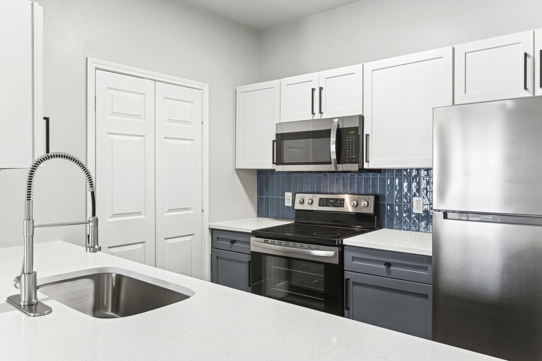 Sagebrush in Universal City, TX - Building Photo