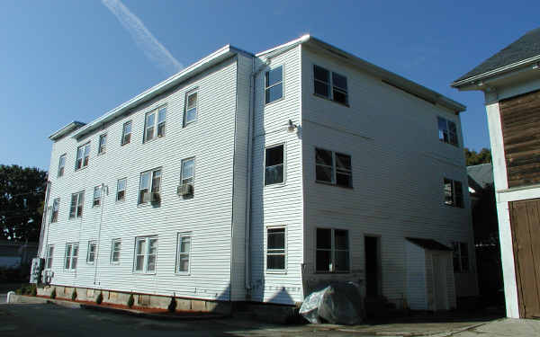 377 Westford St in Lowell, MA - Building Photo - Building Photo