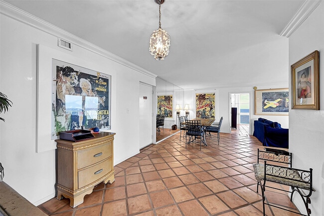 2841 N Ocean Blvd in Fort Lauderdale, FL - Foto de edificio - Building Photo