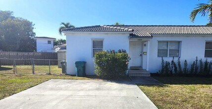 11220 NE 11th Pl in Biscayne Park, FL - Building Photo - Building Photo