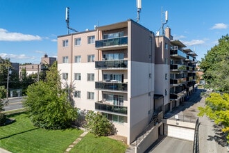 3905 Bathurst Street Apartments in Toronto, ON - Building Photo - Building Photo