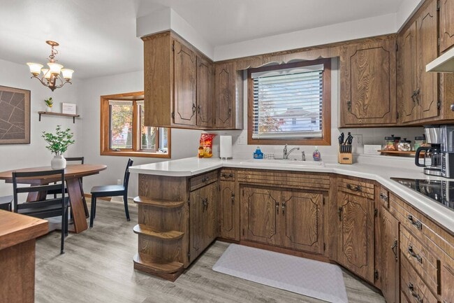 1221 Kenwood St in Green Bay, WI - Foto de edificio - Building Photo