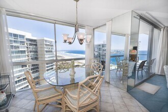 1810 Avenida Del Mundo, Unit Vacation in Coronado, CA - Foto de edificio - Building Photo