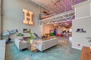 5096 Thunder River Cir in Las Vegas, NV - Building Photo