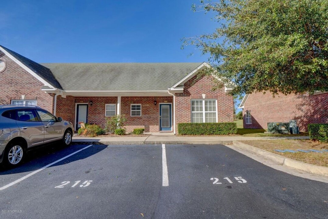 215 Eucalyptus Ln in Wilmington, NC - Building Photo