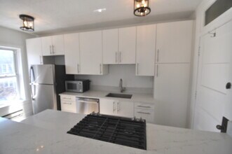 846 W Ainslie St in Chicago, IL - Building Photo - Building Photo