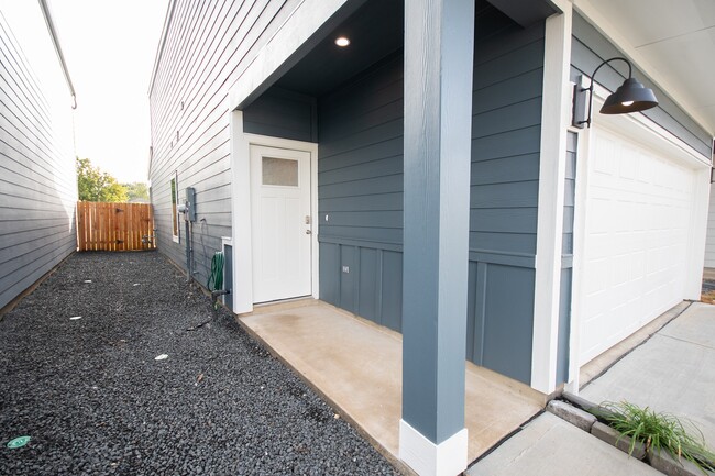 10217 Berkeley Spgs Trl in Houston, TX - Building Photo - Building Photo