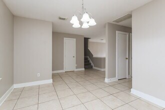 10202 Farrell Dr in Houston, TX - Foto de edificio - Building Photo