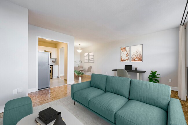 Upper Canada Court, West in Toronto, ON - Building Photo - Building Photo