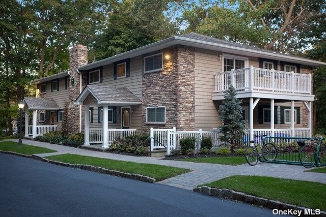 4 Presidents Dr-Unit -4-1A in Port Jefferson, NY - Building Photo