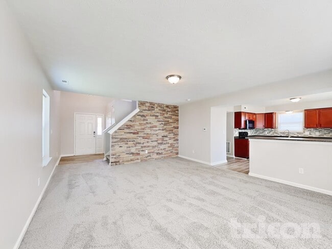 561 Grassy Bend Dr in Greenwood, IN - Foto de edificio - Building Photo