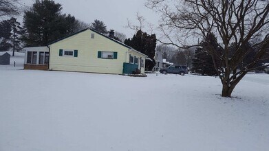 2527 Valley Road in East Petersburg, PA - Foto de edificio - Building Photo