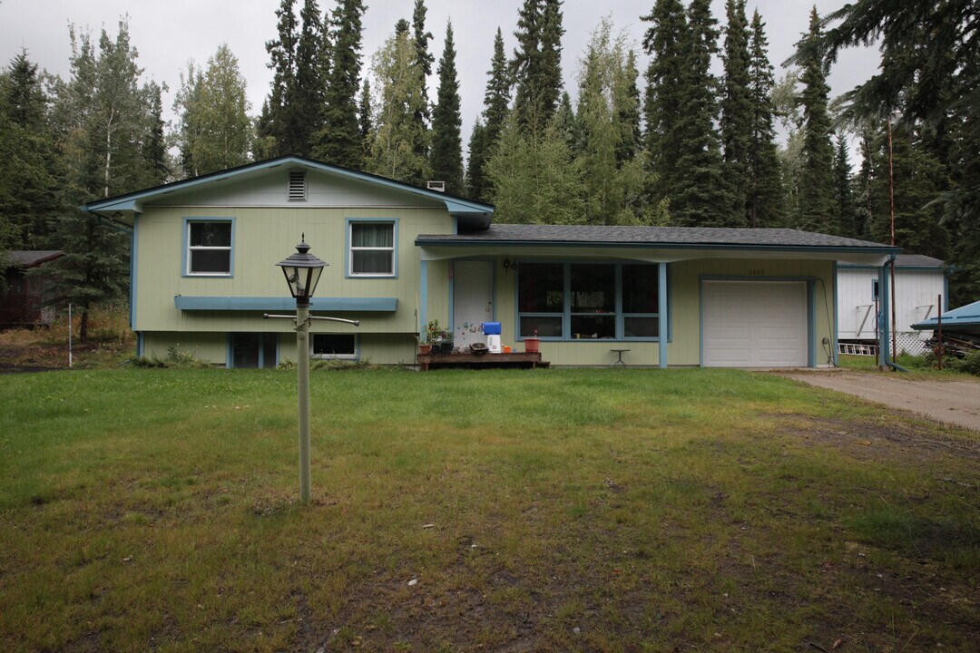 2422 Nugget Loop in Fairbanks, AK - Building Photo