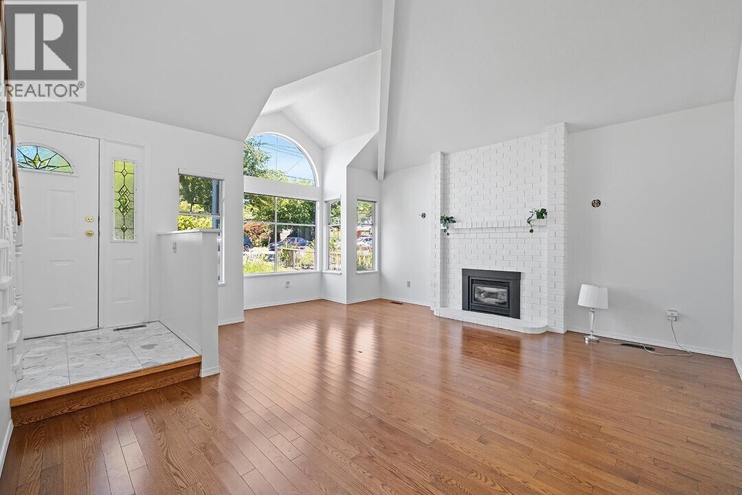 4522 Watling St in Burnaby, BC - Building Photo