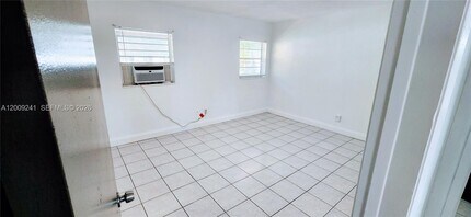 2980 NW 43 Terrace in Lauderdale Lakes, FL - Foto de edificio - Building Photo
