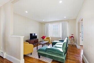 706 Metropolitan Ave, Unit 1 in Boston, MA - Building Photo - Building Photo