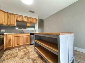 6713 West Gate Blvd in Austin, TX - Building Photo - Building Photo