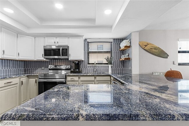 4260 SE 20th Pl in Cape Coral, FL - Foto de edificio - Building Photo