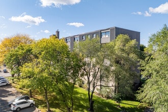 4979 Bathurst Street Apartments in Toronto, ON - Building Photo - Building Photo