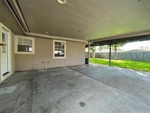 2418 Huntington Dr in Pasadena, TX - Building Photo - Building Photo