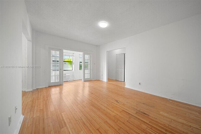 934 Michigan Ave in Miami Beach, FL - Building Photo - Building Photo